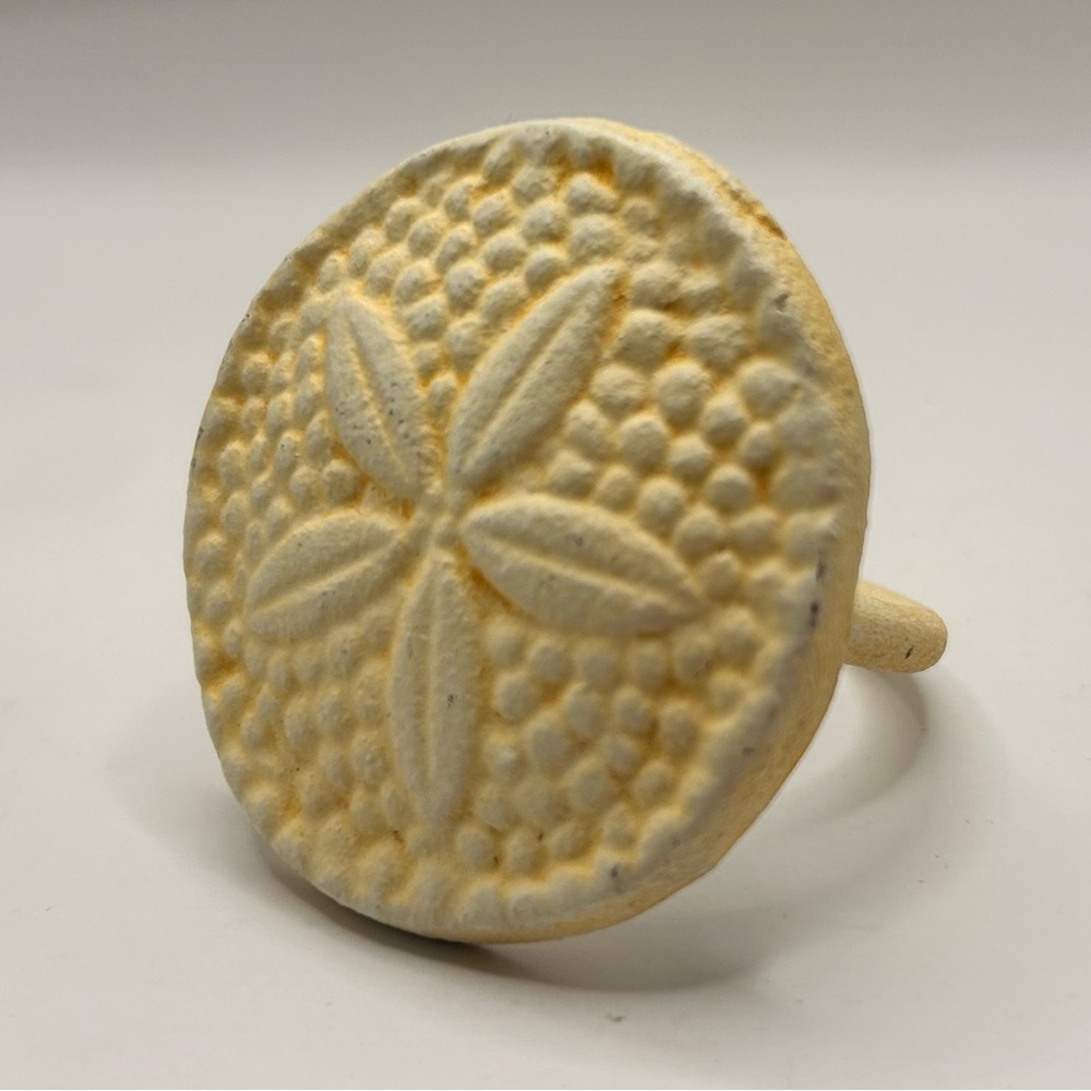 Hampton Nautical Antique White Cast-Iron Sand Dollar Napkin Ring (1)